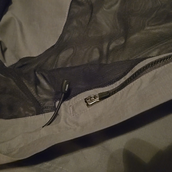 NWT Men's Small Vuori Oahu Rain Jacket in Color Shale. - Picture 7 of 7